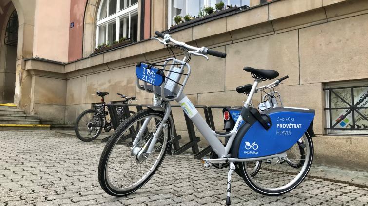 Ulice Zlína budou brázdit sdílená kola