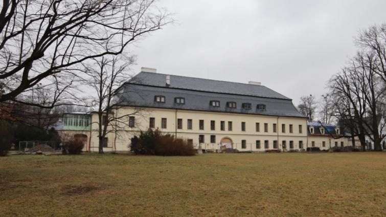 Rekonstrukce zámku Kinských finišuje, architekti se rozhodli jít s dobou