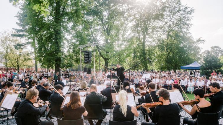 Filharmonie dnes zahraje v Parku Komenského