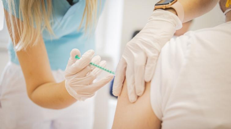 K očkování se mohou registrovat už i zájemci od 12 let