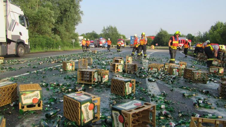 Dopravu zkomplikovalo rozlité pivo