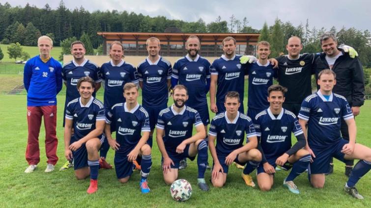 Luhačovičtí fotbalisté mají nové dresy v duchu identity města