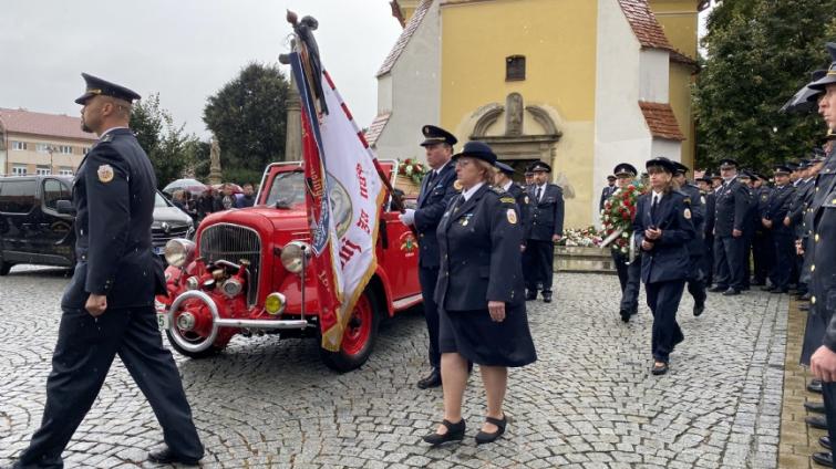 Poslední sbohem. V Koryčanech se rozloučili s tragicky zesnulým hasičem