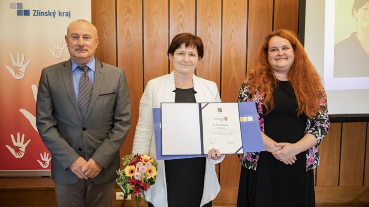 Na člověka závislého na alkoholu je třeba se dívat s pochopením a lidskostí, říká Hana Davidová