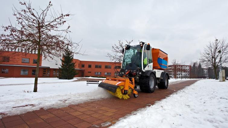 Zima se hlásí o slovo, technické služby už jsou v pohotovosti