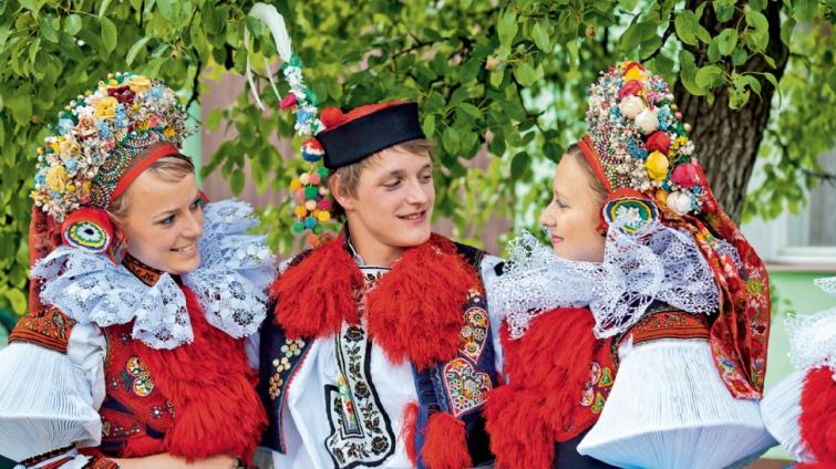 Zlínský kraj vydává nový zpěvník lidových písní z Valašska. Některé jsou staré až 200 let