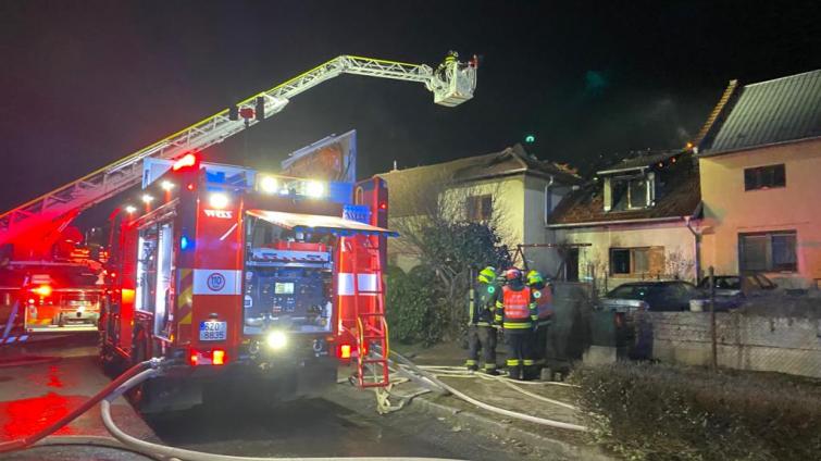 Požár zničil dům v Pačlavicích na Kroměřížsku, majitelka utrpěla popáleniny