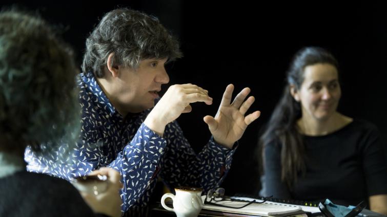 Zlínské divadlo zkouší Záhadu Sherlocka Holmese. Ruskému režisérovi vyjadřuje podporu