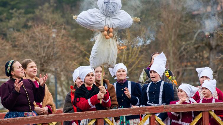 V Luhačovicích dali zimě sbohem vynesením Mořeny