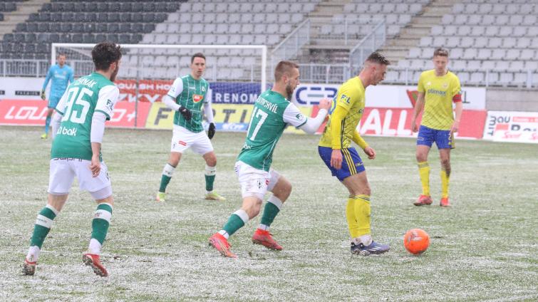 Fotbalisté Zlína remizovali v Jablonci. Rakovan chytil penaltu 