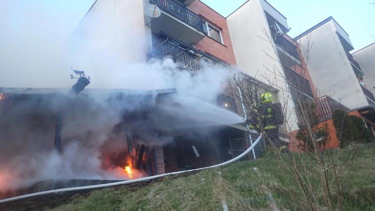 Na Jižních Svazích hořelo. Na místě zasahovalo pět jednotek hasičů