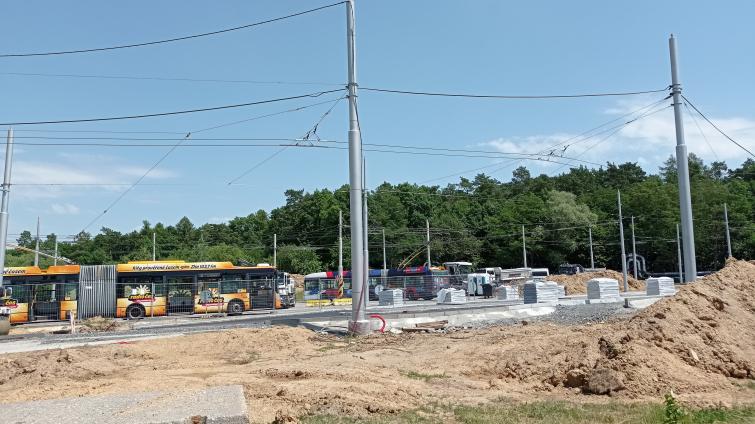 Na Kocandě vzniká nová okružní křižovatka a obratiště trolejbusů