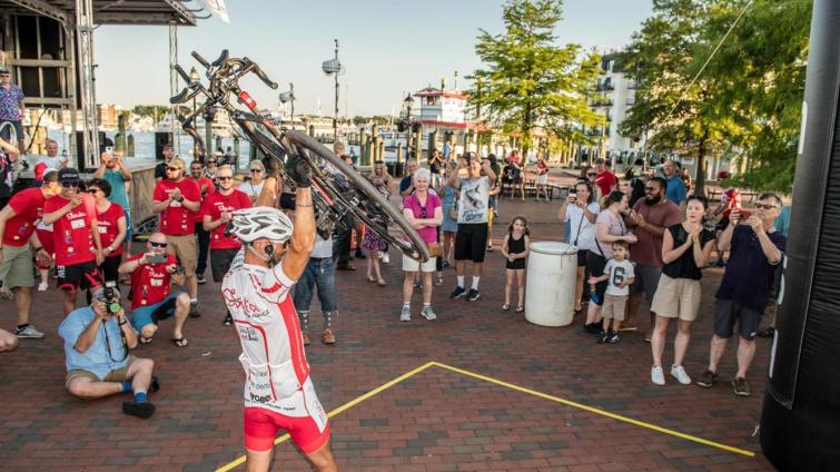 Ultramaratonec Svaťa Božák o úmorných vedrech i medvědovi na Race across America