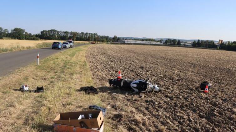Při nehodě u Tlumačova se vážně zranili dva motocyklisté