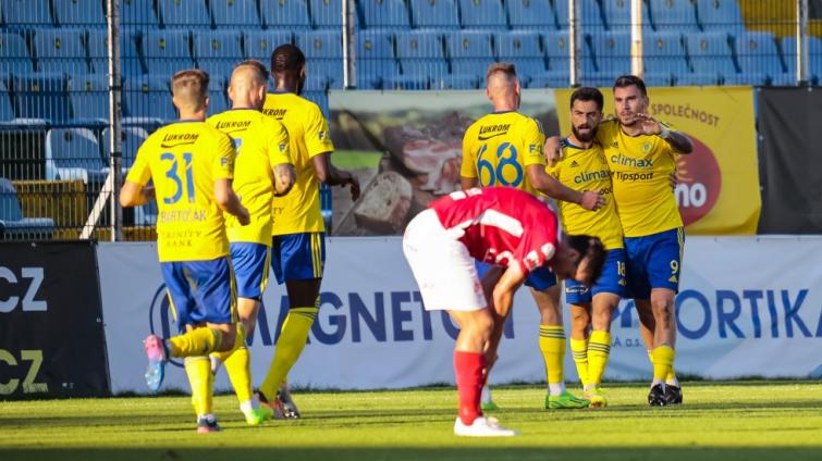 Fotbalisté Zlína přetlačili Pardubice 2:1 a slaví první ligovou výhru sezony