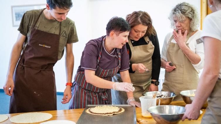 Zvěřinové speciality, kurzy pečení a vaření nebo Běhej Valachy. Říjen bude ve Velkých Karlovicích pořádně nabitý!