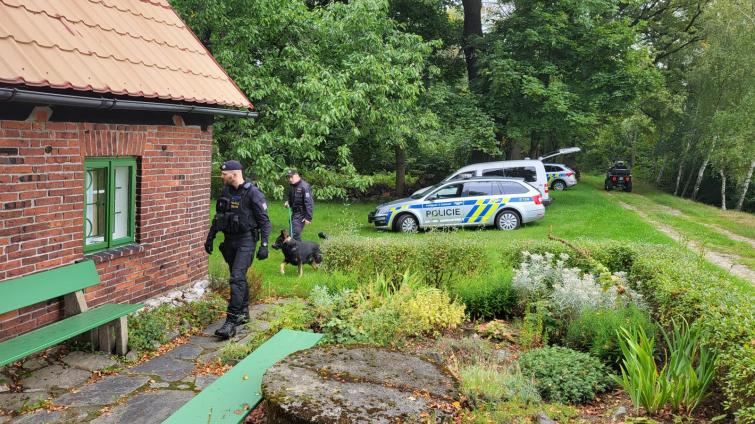 Zloděj v chatě ukradl všechno, na co přišel. Nepohrdl ani cigaretami a slivovicí