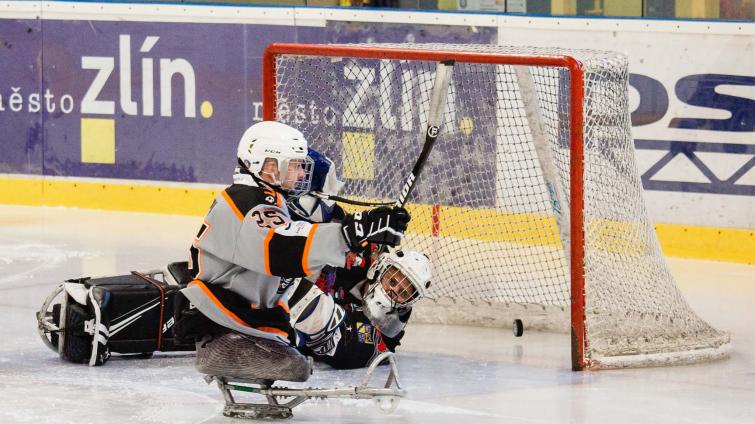 Sledge hokejisté Zlína v domácí odvetě oplatili Olomouci porážku. Hattrickem se blýskl Martin Joppa 