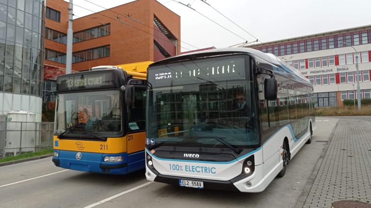 Silnice Zlína a Otrokovic brázdí nový elektrobus, ale jen dočasně