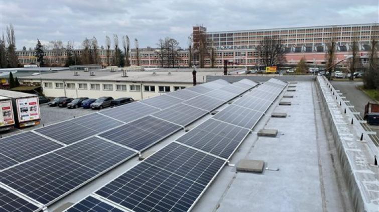 Otrokovice hledají cesty, jak ušetřit za energie. Řešením jsou fotovoltaické panely na budovách