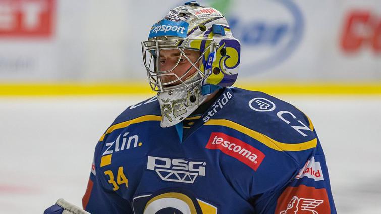 Hokejový brankář Kořének si zachytá na zimní univerziádě v americkém Lake Placid