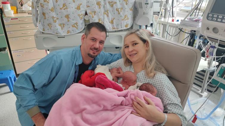 V Baťově nemocnici přišla na svět trojčátka! Tři zdravé holčičky dostaly krásná jména