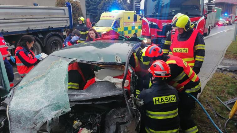 U pondělní vážné nehody na Vsetínsku zasahoval i vrtulník