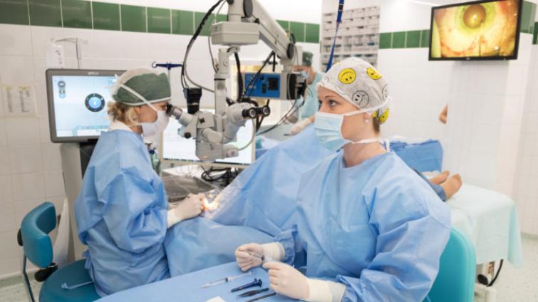 Rok 2022 pohledem zlínských očních chirurgů: světová prvenství i nová tkáňová banka 