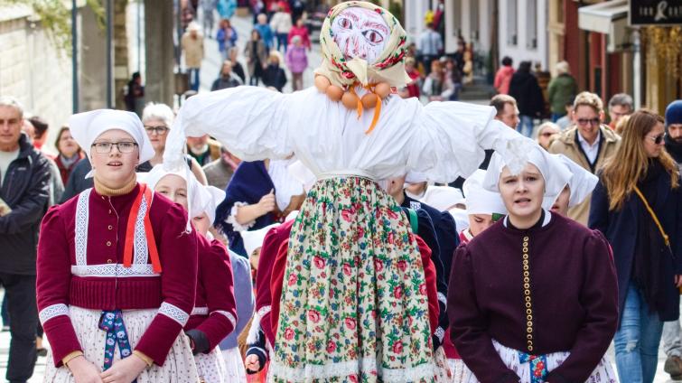 Luhačovice se rozloučily se zimou vynesením Moreny