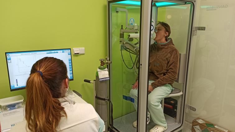 Kroměřížská nemocnice má nový bodypletysmograf na vyšetření plic