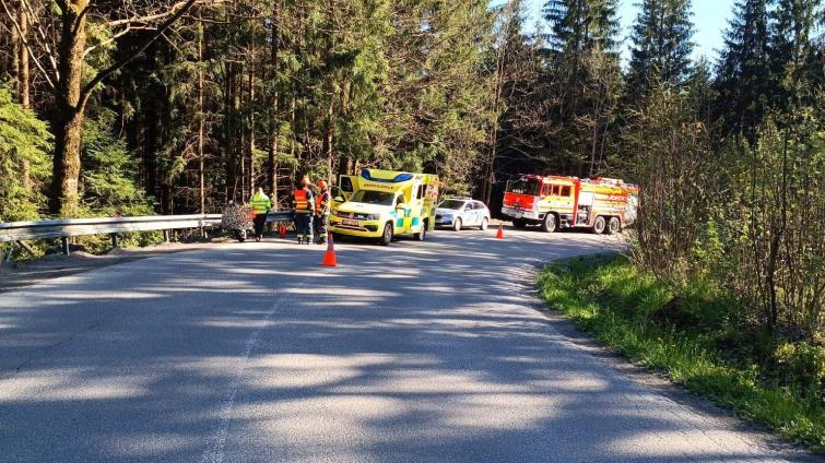 Pondělní odpoledne ve znamení nehod motorkářů. Jeden je těžce zraněný