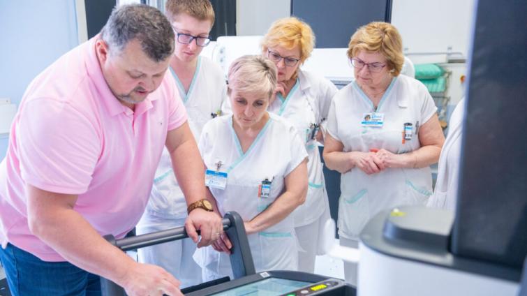 Vsetínská nemocnice má nový mobilní rentgen. Pacienty vyšetří přímo u lůžka