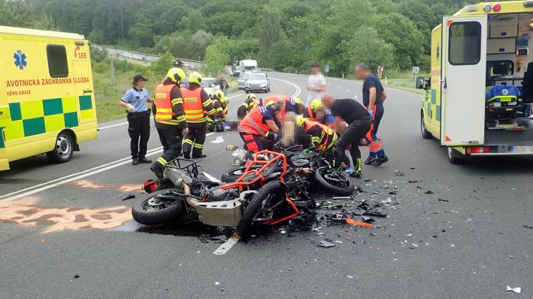 Tragédie u Střílek. Srážka motorek si vyžádala dva lidské životy 