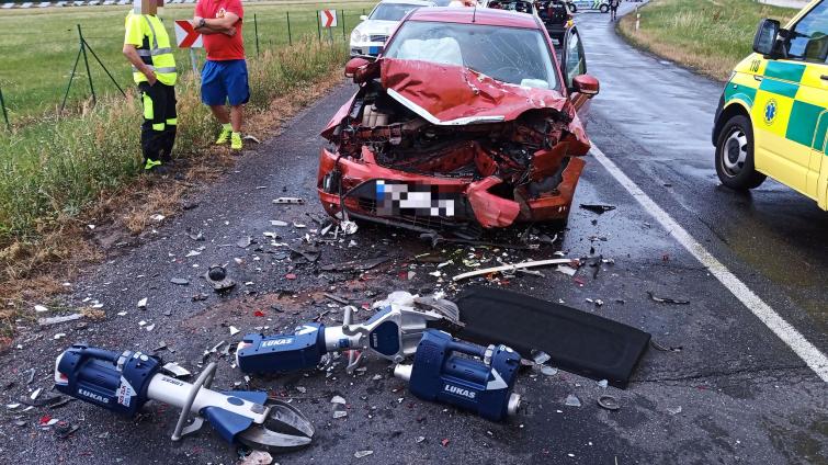 Vážná dopravní nehoda v Otrokovicích si vyžádala tři zraněné, z toho dva těžce