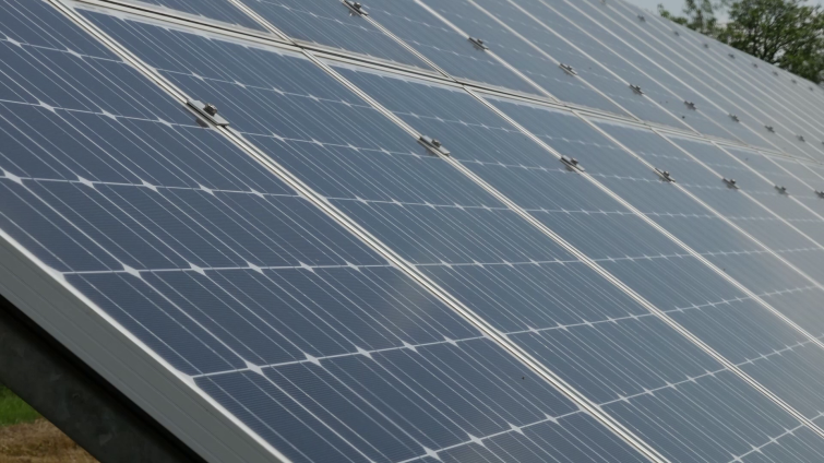 Hejtmanství chce ušetřit na energiích. Na čtyřicítku krajských budov nainstaluje solární panely 