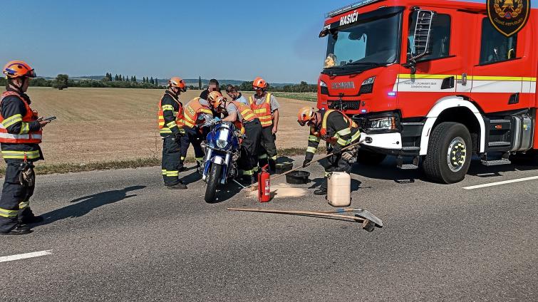 Tragická nehoda na Kroměřížsku. Srážku s osobním automobilem nepřežil 46letý motorkář