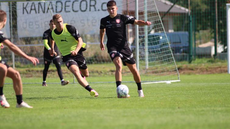 Fotbalová reprezentace se ve Zlíně a okolí chystá na Slovensko bez Karabce a Daňka