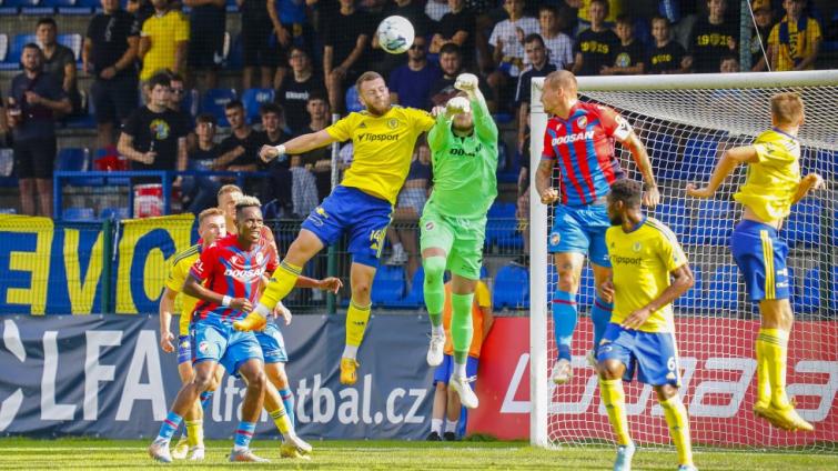 Rivalové schytali příděl. Zlín prohrál s Plzní 1:7, Slovácko se Spartou 0:5