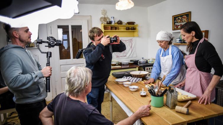 Kulinářský seriál Špetka Slovácka se vrací na televizní obrazovky ve dvanáctidílném pokračování