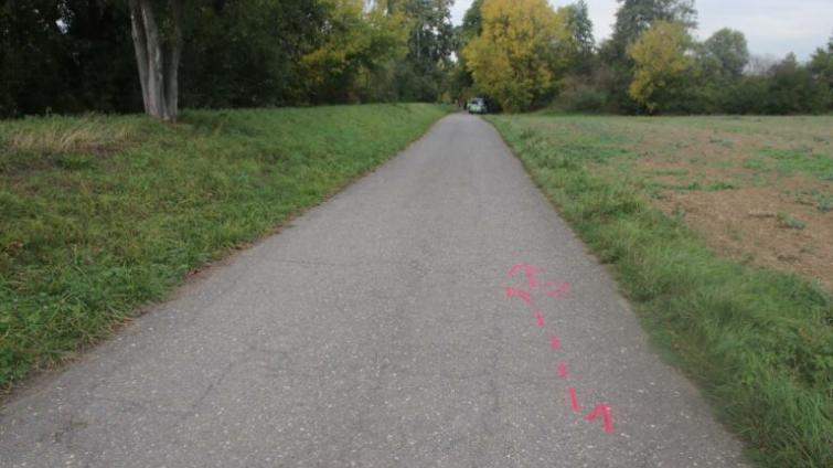 Policie hledá svědky střetu cyklisty a ženy s kočárkem