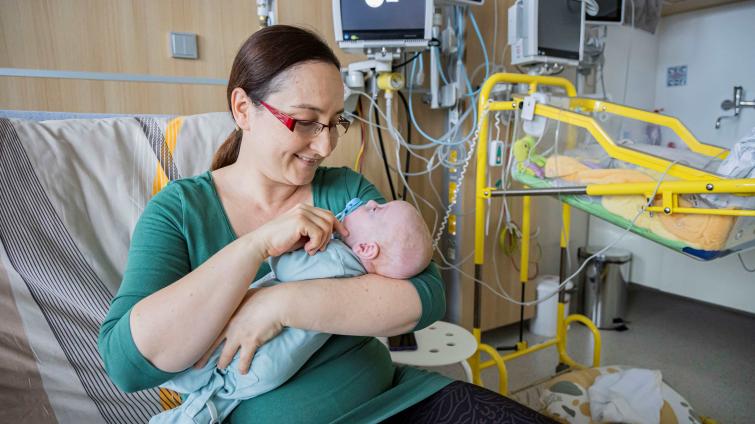 Rekordman Davídek opouští po pěti měsících zlínskou porodnici. Při narození vážil pouhých 630 gramů