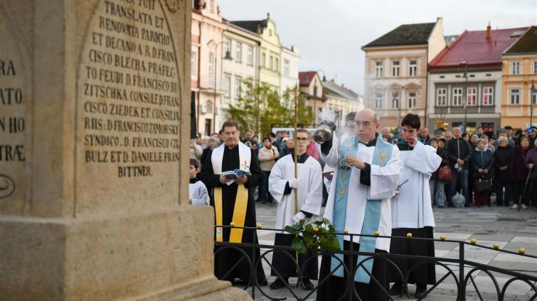 Mariánský sloup na valašskomeziříčském náměstí je jako nový