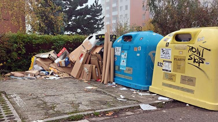 Kroměřížská radnice bojuje proti nelegálnímu ukládání odpadu do kontejnerů fotopastmi a kamerami