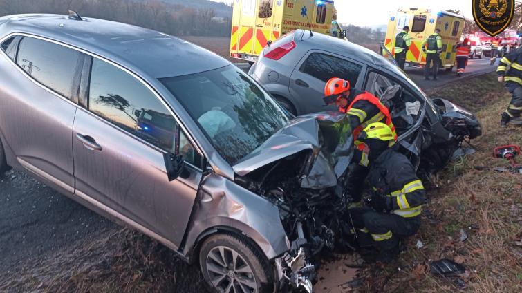 Namrzlé silnice trápily řidiče po celém kraji. Na Kroměřížsku vylétlo vozidlo z dálnice