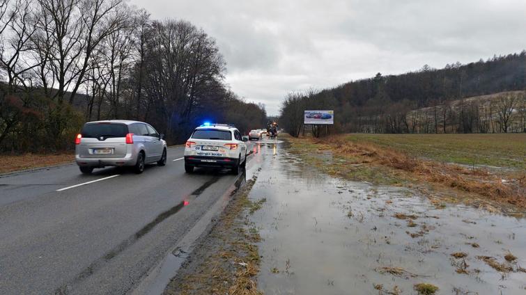 Voda z polí zaplavila ve Zlíně několik silnic a komplikovala provoz