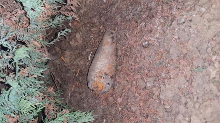 Muž z Hluku našel u domu dělostřeleckou minu. Policie nejbližší okolí evakuovala