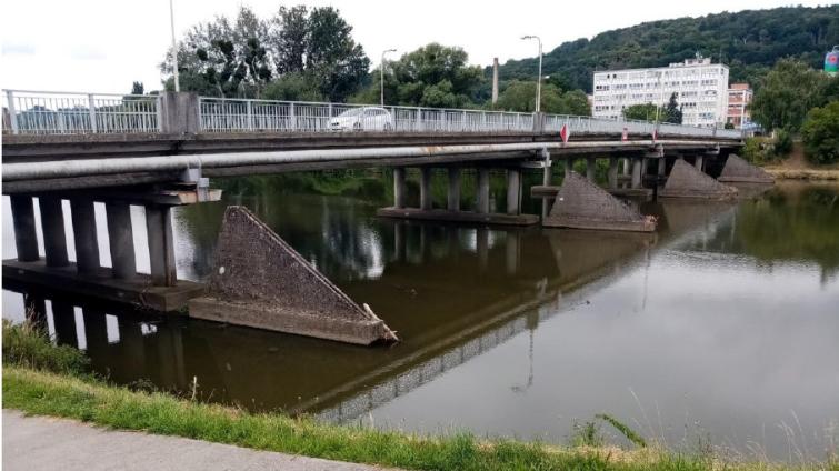 Spojení mezi centrem Napajedel a Fatrou zajistí během opravy mostu kyvadlová doprava