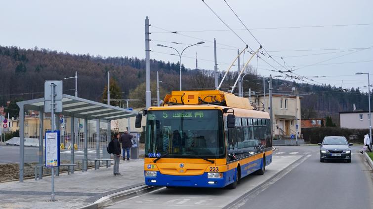 Nové zastávky na Mostní a Březnické denně využijí stovky cestujících