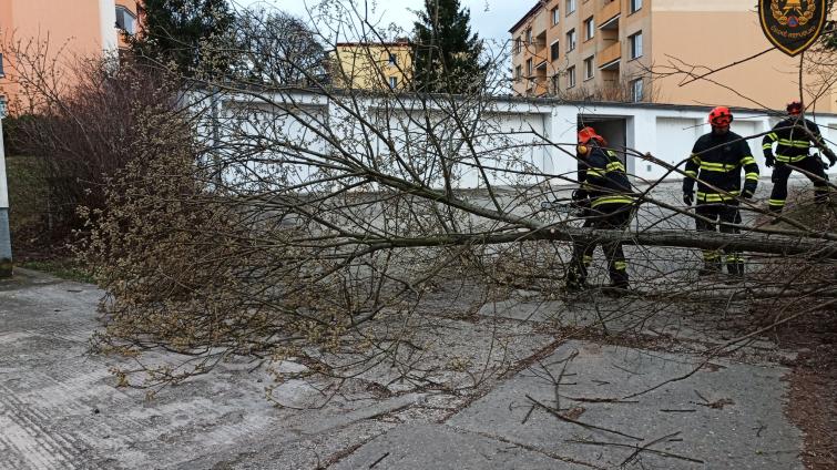 Zlínský kraj potrápil silný vítr. Podívejte se, jaké škody nadělal