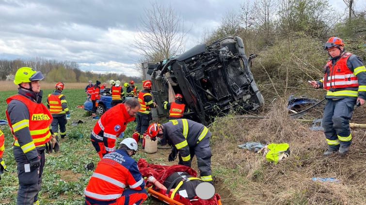 Tragédie na Kroměřížsku: řidič osobního vozidla nepřežil srážku s kamionem